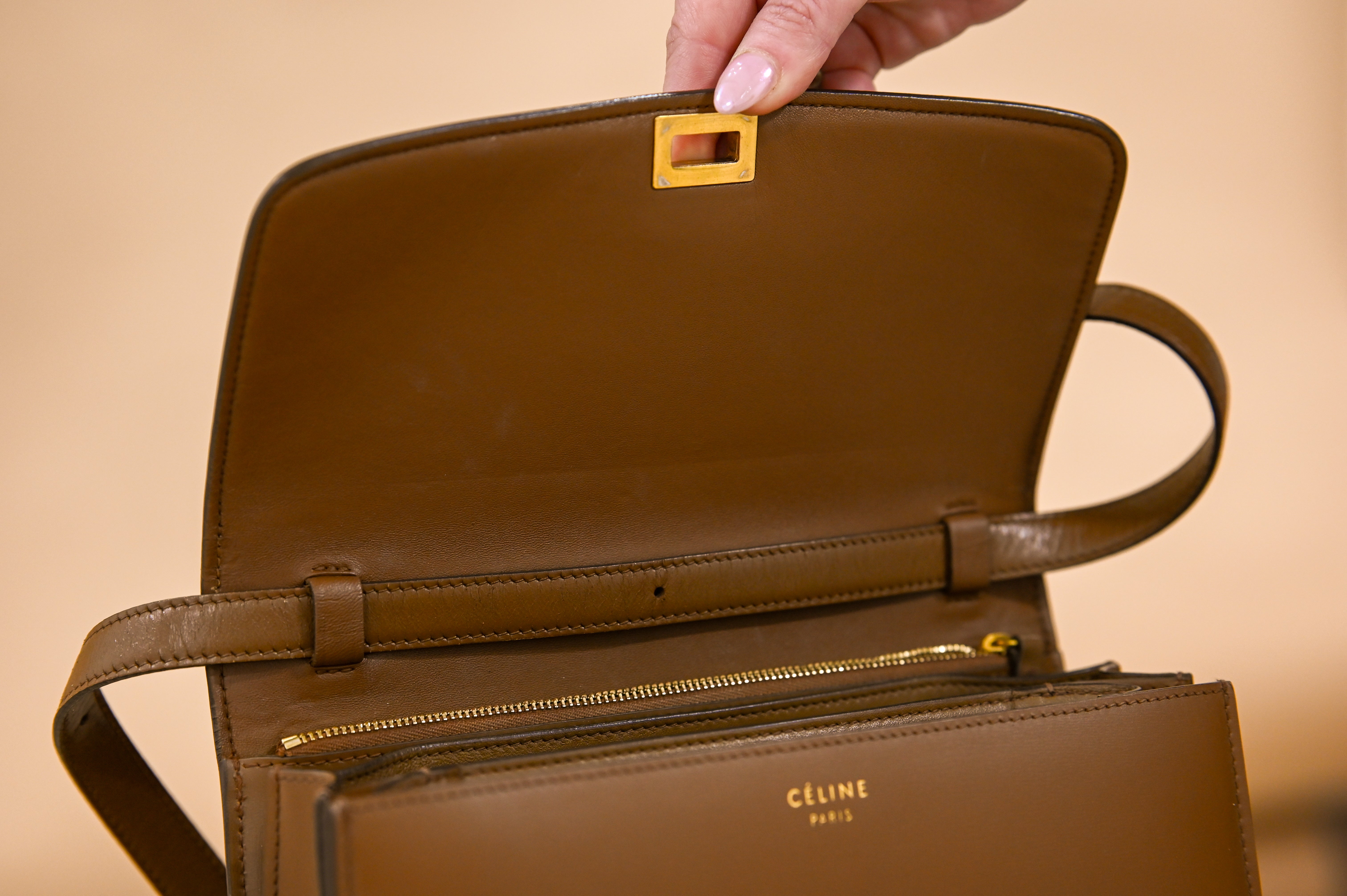 Medium Classic Bag In Box Calfskin - Light Camel